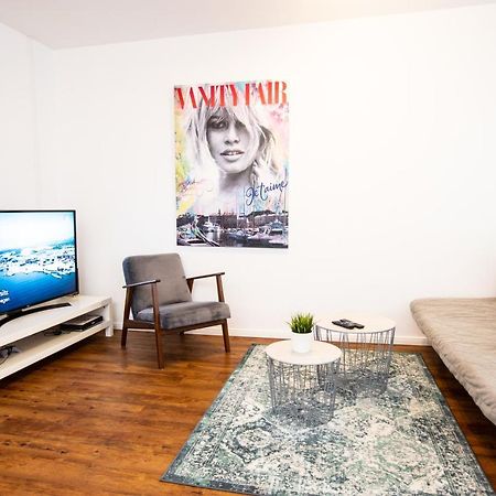 Moderne 2-Zimmer Wohnung! Wlan Und Netflix Inklusive! Zentral Gelegen In Der Historischen Altstadt! Stade Luaran gambar