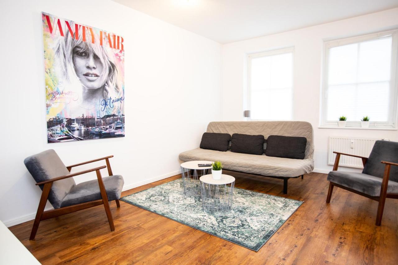 Moderne 2-Zimmer Wohnung! Wlan Und Netflix Inklusive! Zentral Gelegen In Der Historischen Altstadt! Stade Luaran gambar