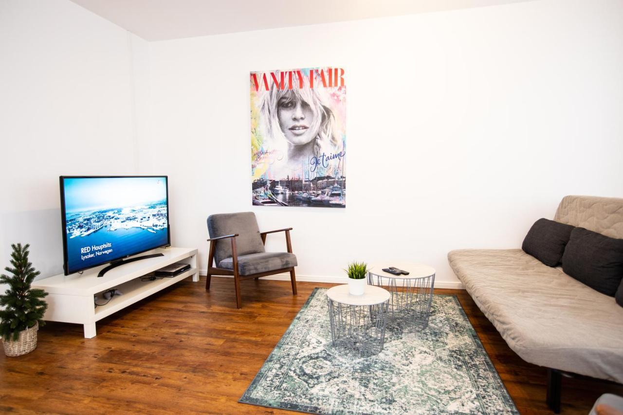 Moderne 2-Zimmer Wohnung! Wlan Und Netflix Inklusive! Zentral Gelegen In Der Historischen Altstadt! Stade Luaran gambar