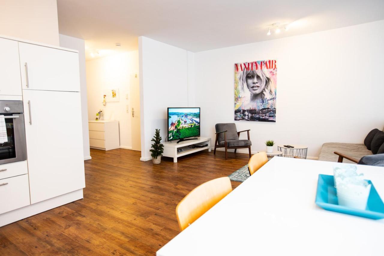 Moderne 2-Zimmer Wohnung! Wlan Und Netflix Inklusive! Zentral Gelegen In Der Historischen Altstadt! Stade Luaran gambar