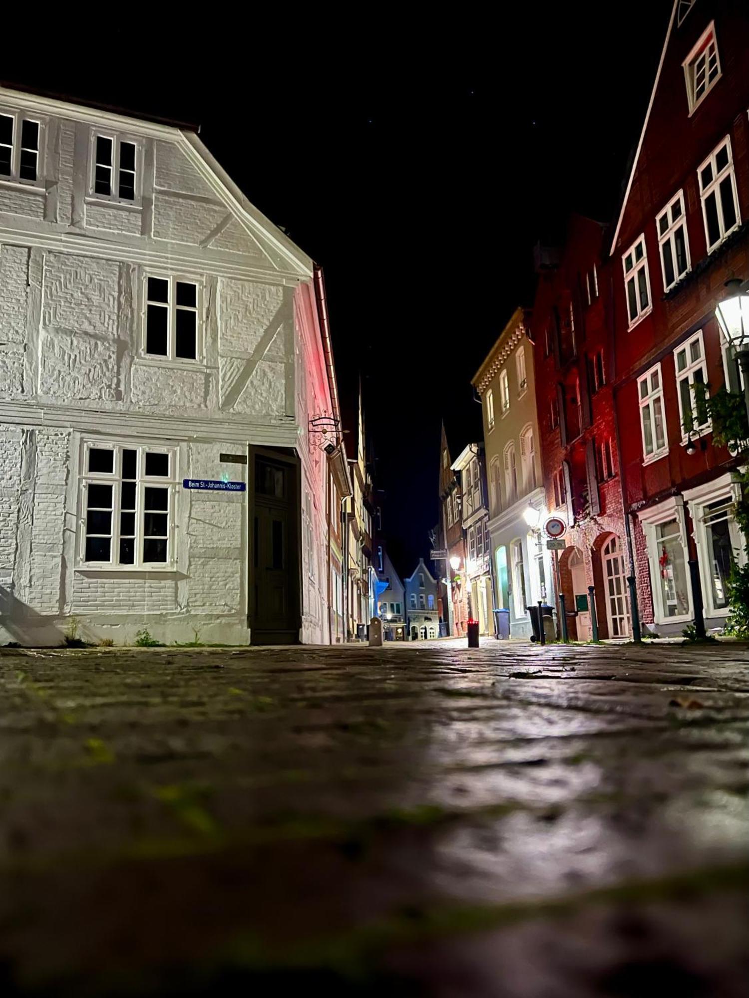 Moderne 2-Zimmer Wohnung! Wlan Und Netflix Inklusive! Zentral Gelegen In Der Historischen Altstadt! Stade Luaran gambar