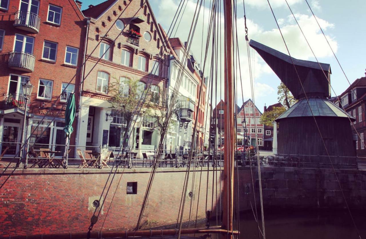 Moderne 2-Zimmer Wohnung! Wlan Und Netflix Inklusive! Zentral Gelegen In Der Historischen Altstadt! Stade Luaran gambar